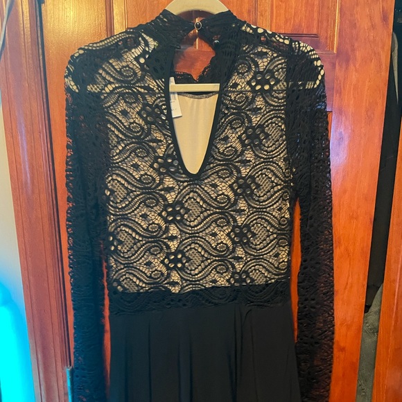 Lace long sleeve romper - Picture 2 of 3